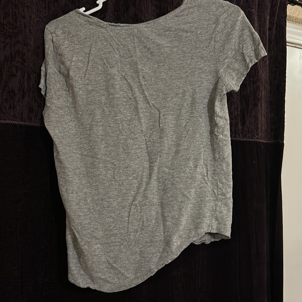 gray t-shirt - Picture 2 of 2